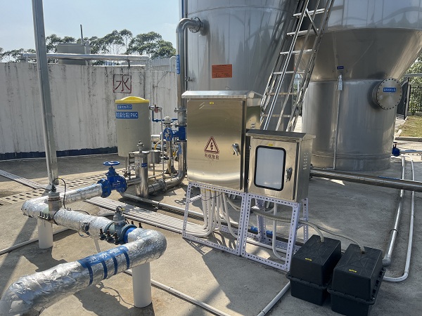 OPPO申请电子设备专利减小传导组件和传感装置在电子设备内所占用的空间(图1)